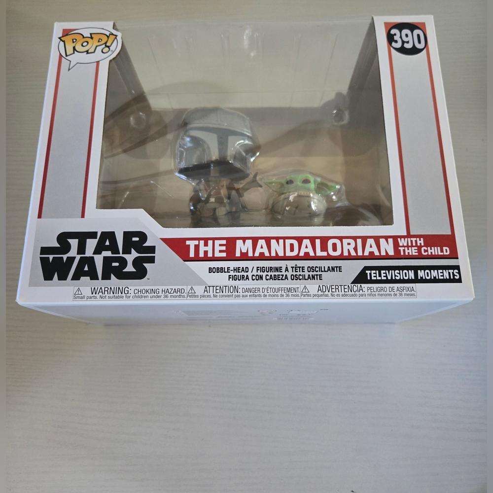 Disney Star Wars The Mandalorian with The Child Pop! Figure